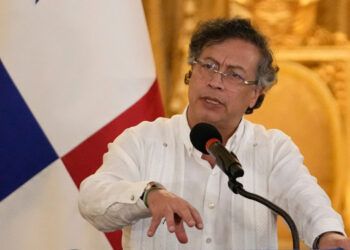 Petro denuncia reducción de escoltas a Uribe antes del atentado