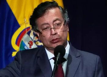 Petro llama dictador a Maduro pero niega vínculos con narcotráfico