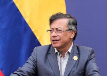 Petro propone ley con beneficios penales para rebeldes y bandas criminales