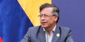Petro propone ley con beneficios penales para rebeldes y bandas criminales