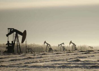 Petróleo de Texas cae a su nivel más bajo desde 2021