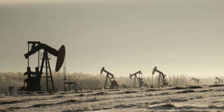 Petróleo de Texas cae a su nivel más bajo desde 2021