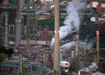 Petróleo sube por dudas sobre diálogo con Irán