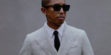 Pharrell deslumbra en la Met Gala con traje de 15,000 perlas