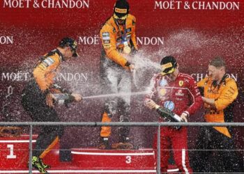 Piastri gana en Bélgica tras lluvia y supera a Norris