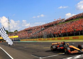 Piastri triunfa en Hungría tras lucha entre Verstappen y Norris