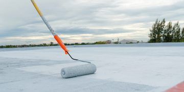Pintar tejados de blanco enfría más las ciudades que la vegetación