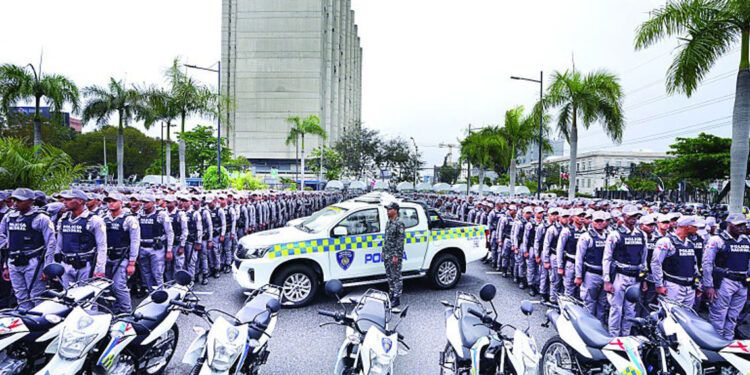 PN despliega 28 mil agentes por seguridad en Semana Santa 2025