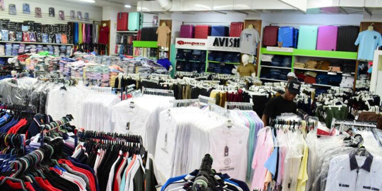 Poco movimiento en comercios en víspera del Día de los Padres