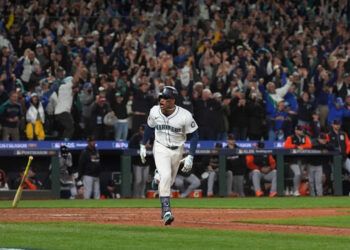 Polanco da hit ganador en la entrada 15 y Seattle avanza a la final