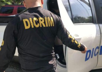Policía busca a tres hombres por delitos tecnológicos y asociación