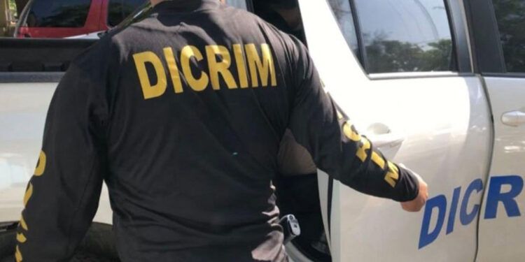 Policía busca a tres hombres por delitos tecnológicos y asociación