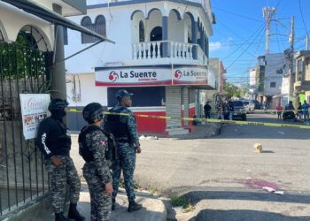 Policía identifica a cinco sospechosos de doble homicidio en Santiago