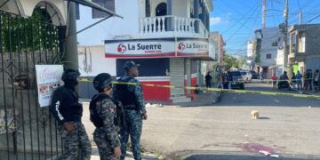 Policía identifica a cinco sospechosos de doble homicidio en Santiago