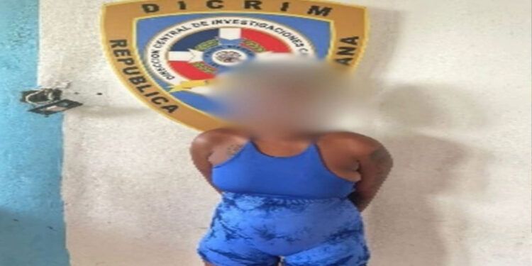 Policía Nacional apresa en Moca a mujer acusada de agredir a su hija