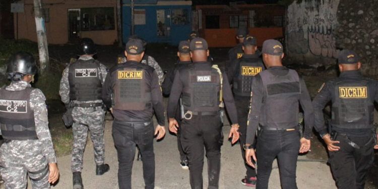 Policía rescata mujer secuestrada en Herrera; dos captores fueron abatidos