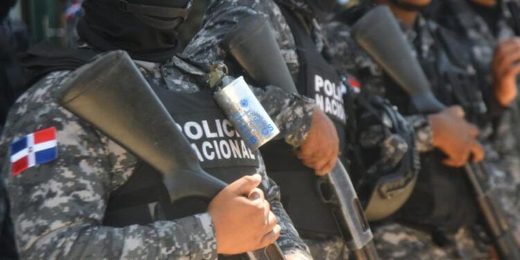 Policía retira a 535 miembros tras cumplir tiempo reglamentario