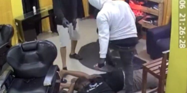 Policía revela falso asalto en barbería de San Cristóbal