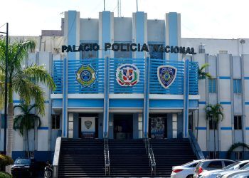 Autoridades capturan dos ladrones en Villas Agrícolas y les ocupan espejos retrovisores