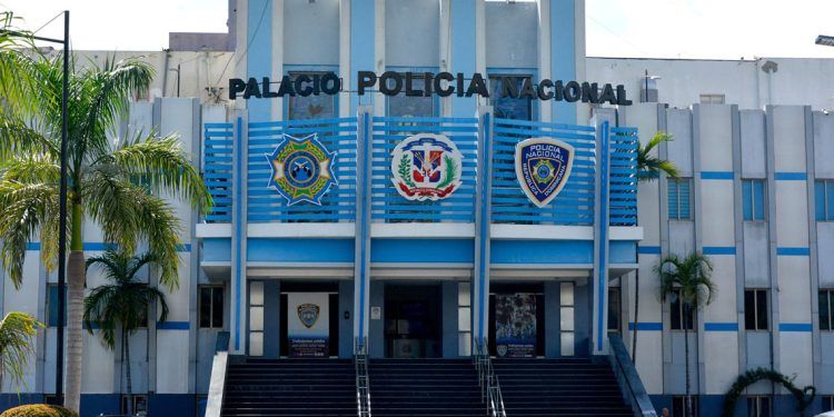 Autoridades capturan dos ladrones en Villas Agrícolas y les ocupan espejos retrovisores