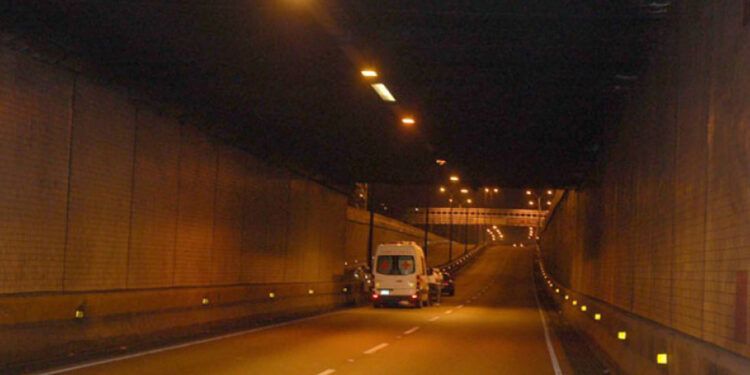 Precaución: túnel de Las Américas sin luces por avería