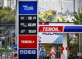 Precios del combustible en Rusia se disparan por bombardeos ucranianos y fuerte demanda