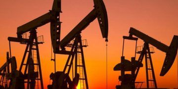 Precios del petróleo suben tras caída de reservas en EE.UU.