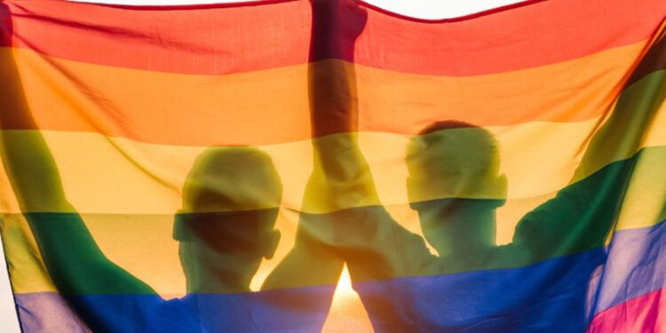 Preocupa a EE.UU. alza de VIH entre hispanos gais y bisexuales