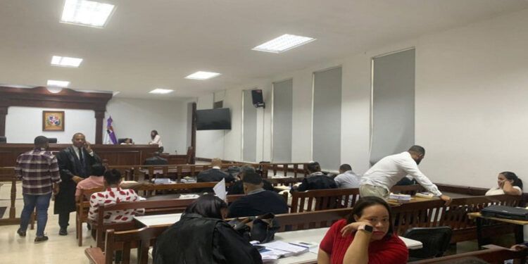 Presentan acusación contra fiscalizador del DN y 16 imputados en Operación Gavilán