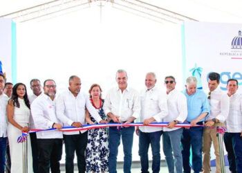 Presidente Abinader inaugura carreteras, hospital y escuelas
