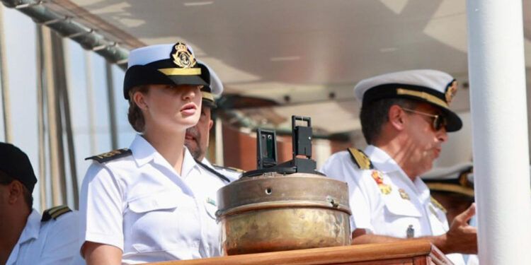 Princesa Leonor recibe formación completa en el buque Elcano