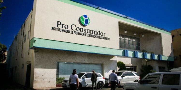Pro Consumidor advierte que solo se acepte una tarjeta del bono