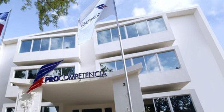 Procompetencia investiga presunta colusión entre dos empresas en licitaciones públicas