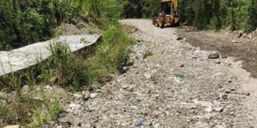 Productores de Baní exigen reparación urgente de carretera para exportación