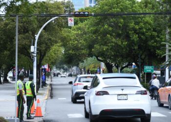 Prohibición de giro a la izquierda causa confusión en Santo Domingo