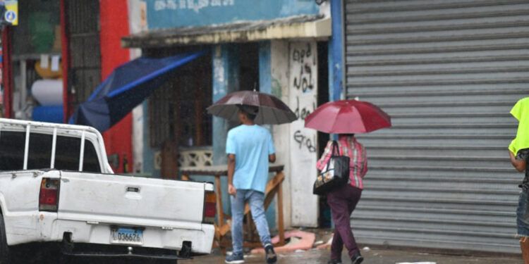 Pronostican lluvias este sábado; nueve provincias en alerta amarilla