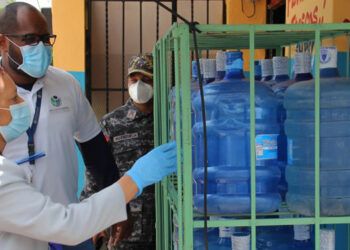 Propietarios insisten en vender agua en botellones sin protección pese a medidas de Pro Consumidor