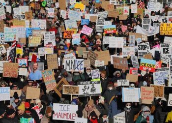 Protestan en Mineápolis contra redadas de migrantes