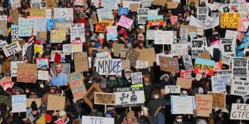 Protestan en Mineápolis contra redadas de migrantes