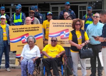 Protestan en Procuraduría por caso Senasa
