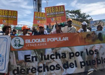 Protestan frente a Industria y Comercio por alto costo de la vida