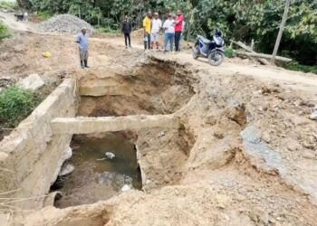 Puente en SFM al borde del colapso preocupa a comunitarios