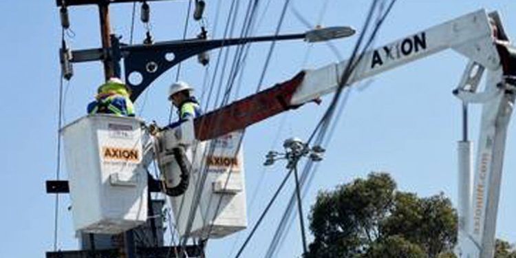 Puerto Rico aumenta la tarifa eléctrica tras apagones generalizados.