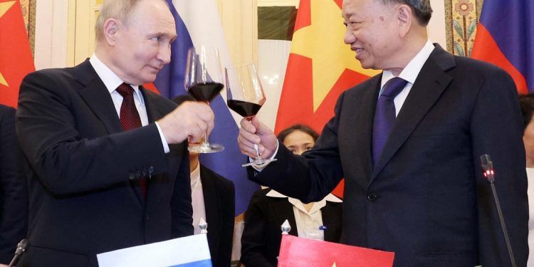 Putin no descarta suministrar armas a Corea del Norte como hace la OTAN en Ucrania