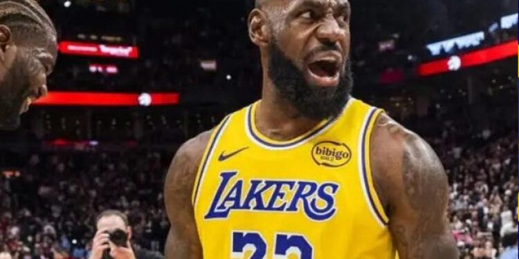 Racha de 1,297 juegos de LeBron termina, pero da la asistencia ganadora