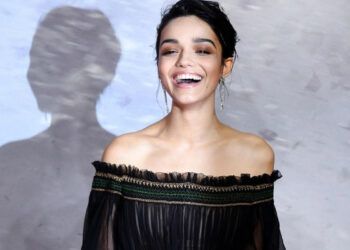 Rachel Zegler canta en el Alcázar de Segovia por estreno de "Blancanieves"
