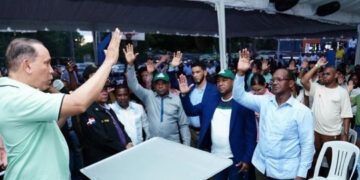 Radhamés Jiménez juramenta nuevos dirigentes en la Fuerza del Pueblo