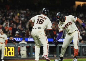 Rafael Devers conecta jonrón en derrota de Gigantes ante Cardenales