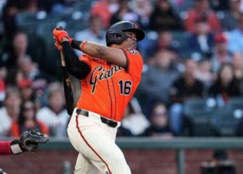 Rafael Devers conecta su jonrón 21 en triunfo de los Gigantes