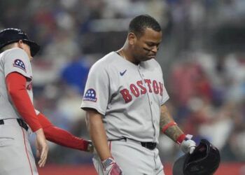 Rafael Devers rechaza jugar primera base en los Red Sox